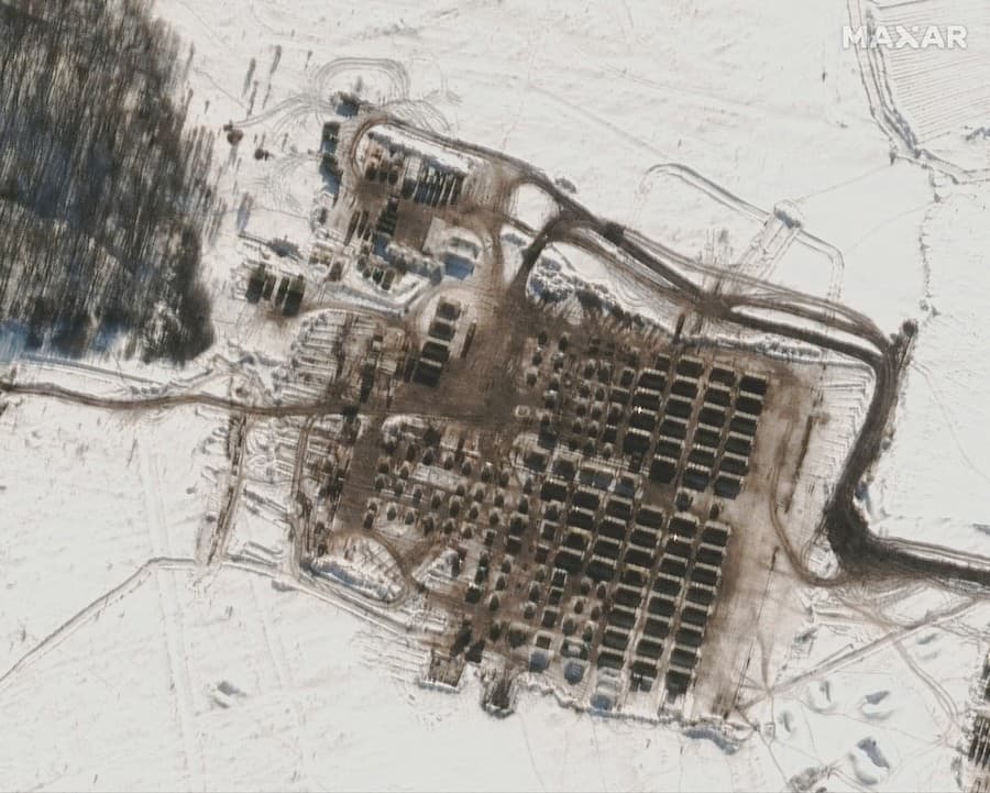 Satelitná snímka zverejnená spoločnosťou Maxar Technologies ukazuje stany a jednotky pre jednotky vo výcvikovom priestore Kursk v Rusku 9. februára 2022.