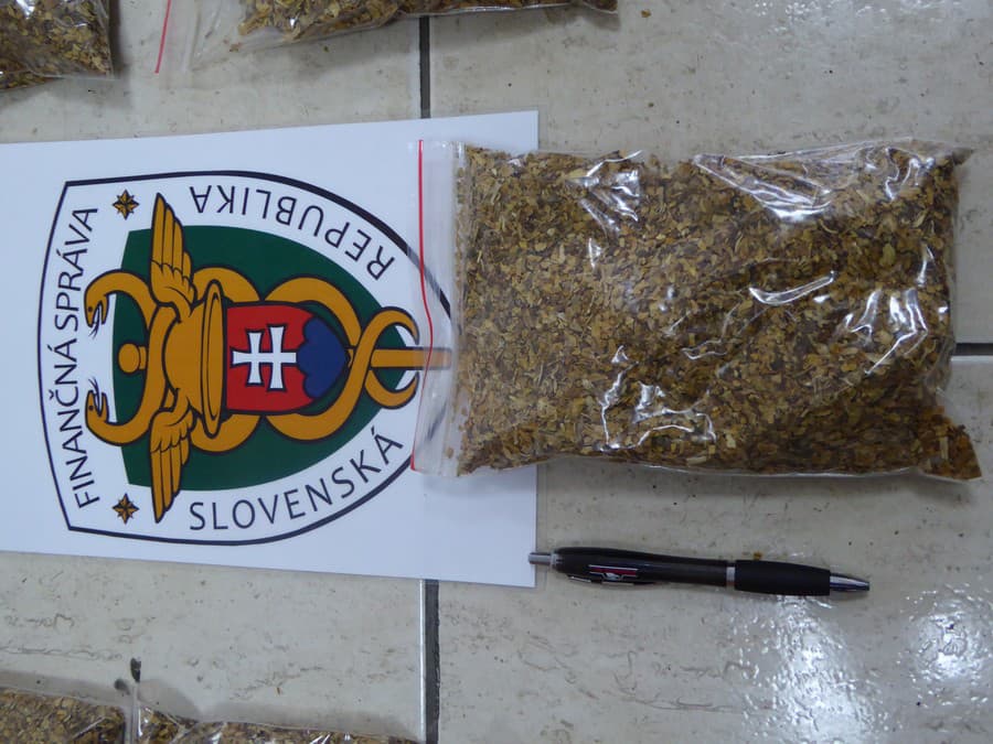 Colný úrad Prešov odhalil v Jarovniciach takmer deväť kilogramov tabaku