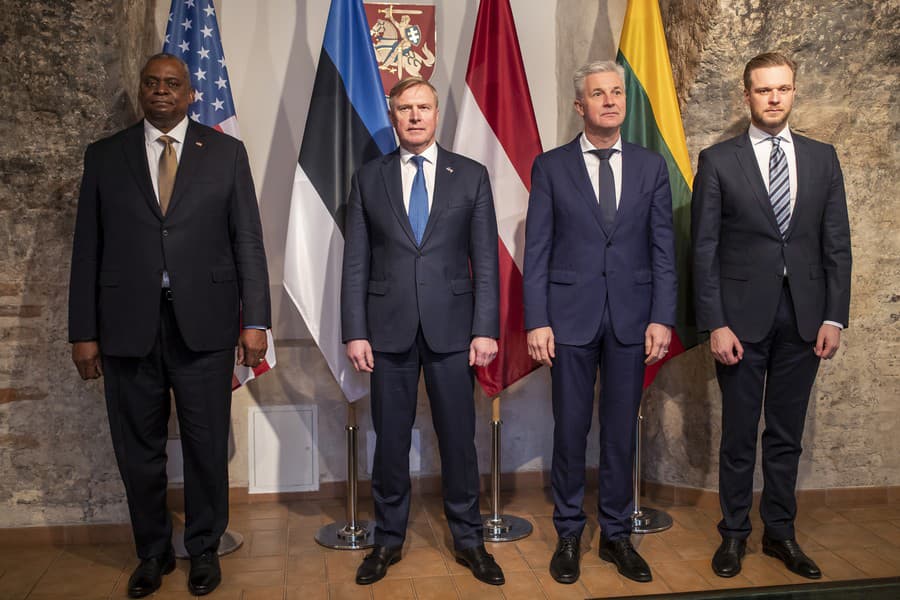 Americký minister obrany Lloyd Austin a ministri obrany Litvy, Lotyšska a Estónska