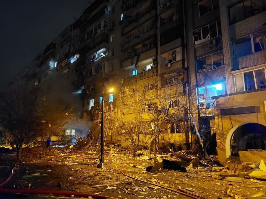 Okolo 4:30 počuli obyvatelia hlavného mesta dva silné výbuchy v oblasti Osokorkiv