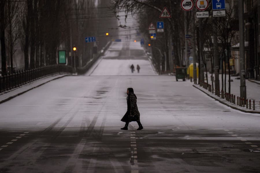 Prázdne ulice Kyjeva, ktorý čelí ruským útokom