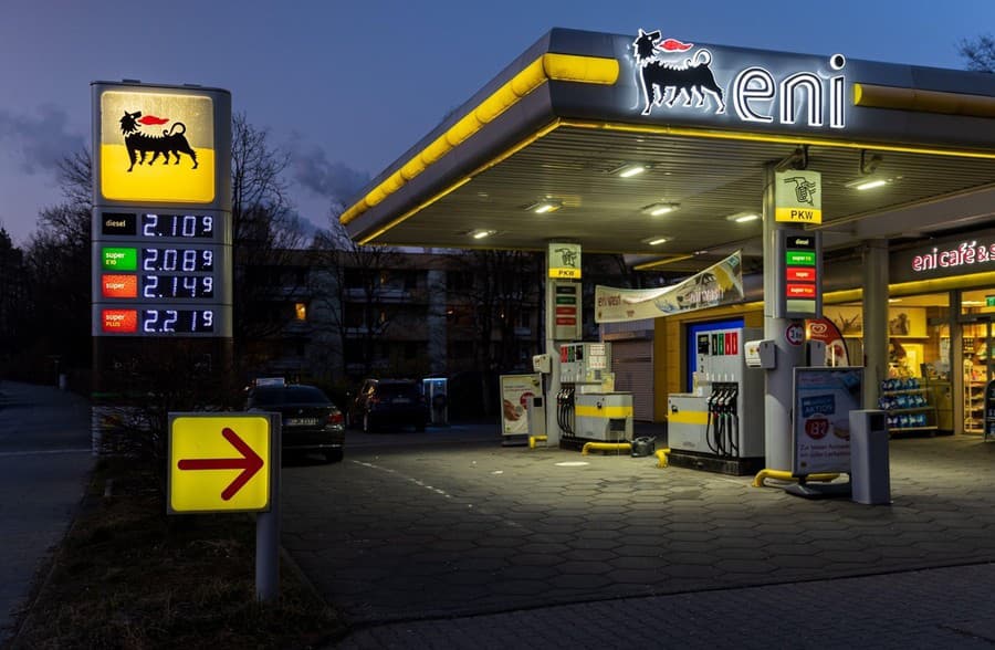 Ceny palív sa v Nemecku vyšplhali nad dve eurá.