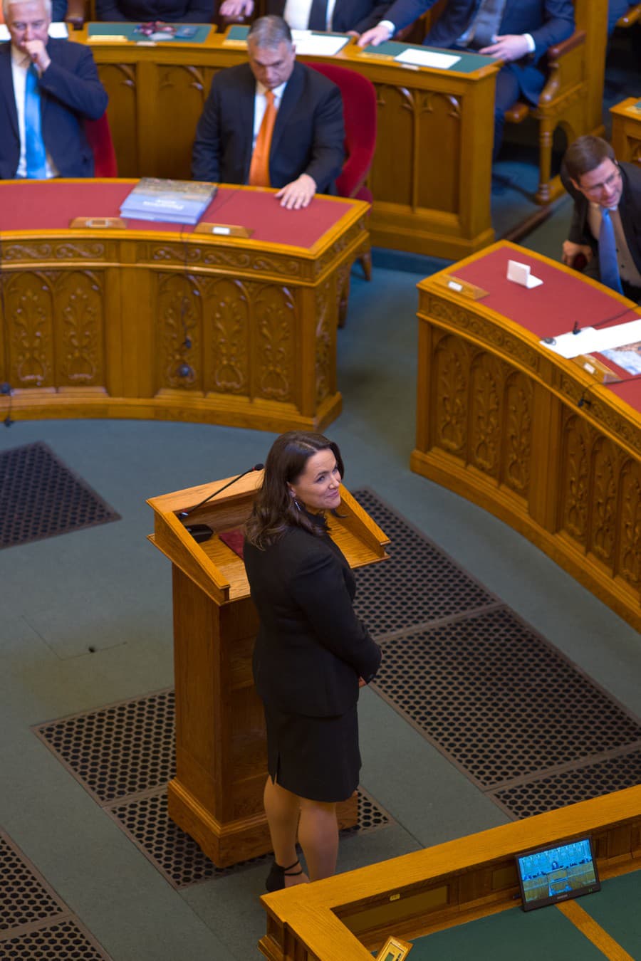 Poslanci maďarského Národného zhromaždenia zvolili v tajnom hlasovaní za novú prezidentku kandidátku vládneho bloku Fidesz-KDNP Katalin Novákovú.