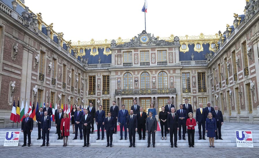 Summit vo Versailles