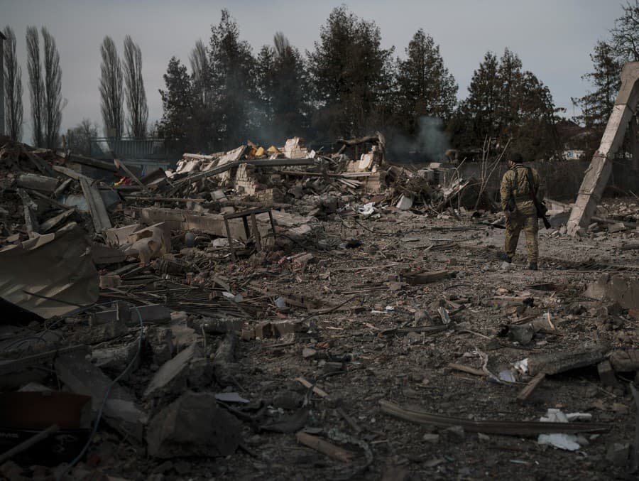 Ukrajinská obec Baryshivka (blízko Kyjeva) po ruskom bombardovaní.