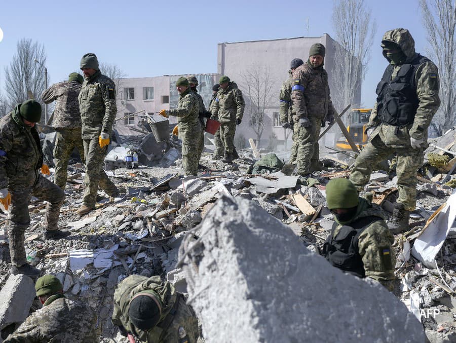 Ruská armáda útočila na vojenské kasárne v Mykolajive.