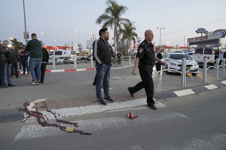 Arabský útočník zabil nožom v Beer Ševe najmenej štyroch ľudí. 