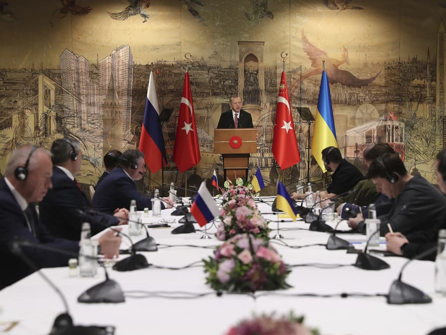  V Turecku sa v utorok dopoludnia začalo ďalšie kolo mierových rokovaní medzi Ukrajinou a Ruskom