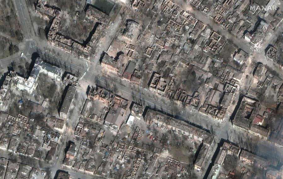 Snímky mesta Mariupol pred a po ruskej invázii 