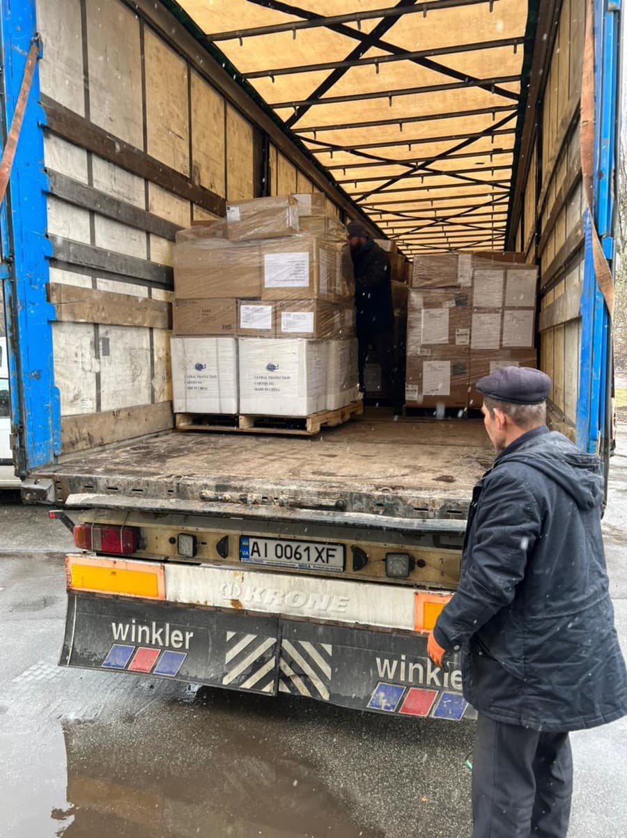 Slováci pomáhajú dopraviť na