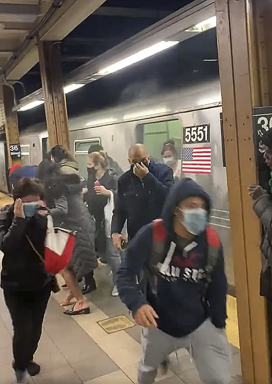 Bezprostredné fotky po útoku v metre