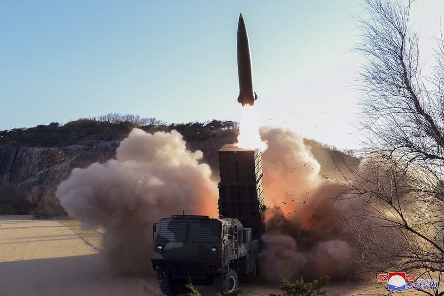 Severná Kórea testuje nové zbrane.