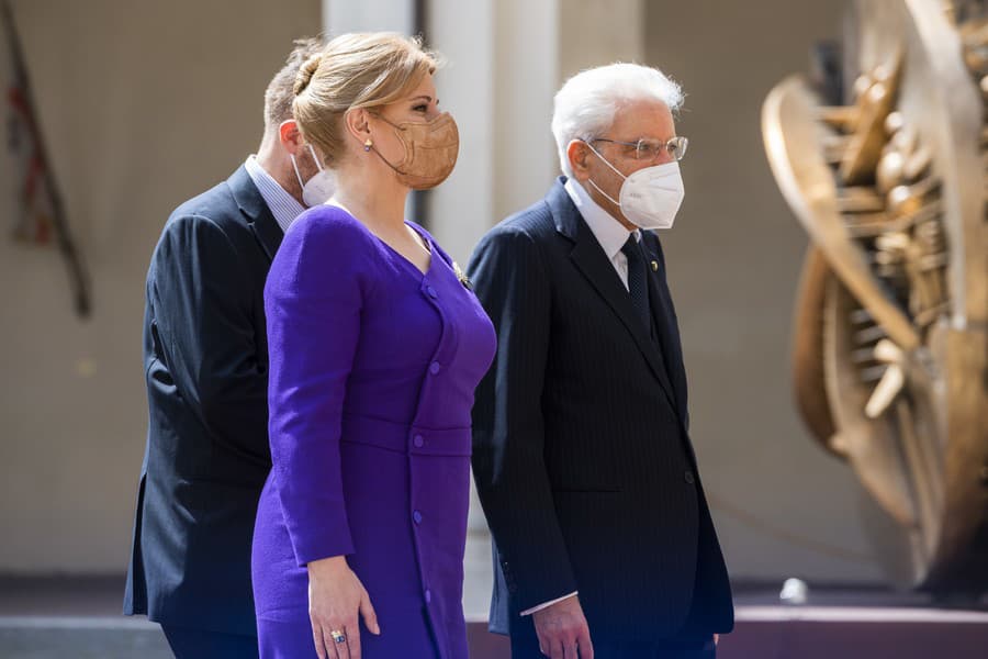 Na snímke vľavo prezidentka SR Zuzana Čaputová a vpravo prezident Talianskej republiky Sergio Mattarella 