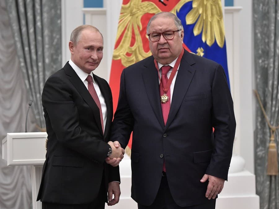 Ališer Usmanov má blízko k prezidentovi Vladimirovi Putinovi.