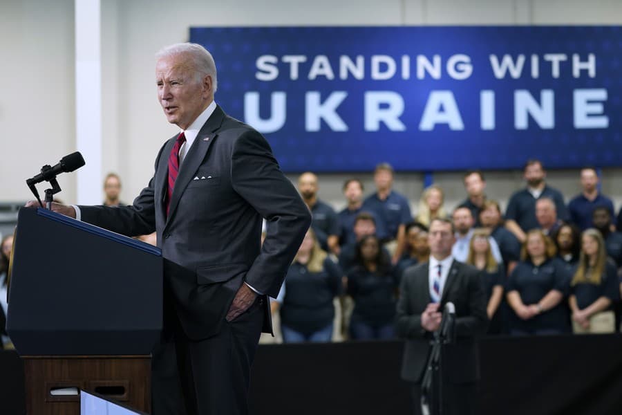 Americký prezident Joe Biden navštívil továreň zbrojárskej spoločnosti Lockheed Martin