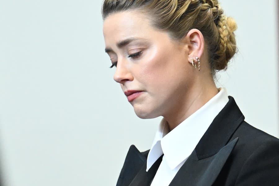 Amber Heard počas jedného zo súdnych pojednávaní. 