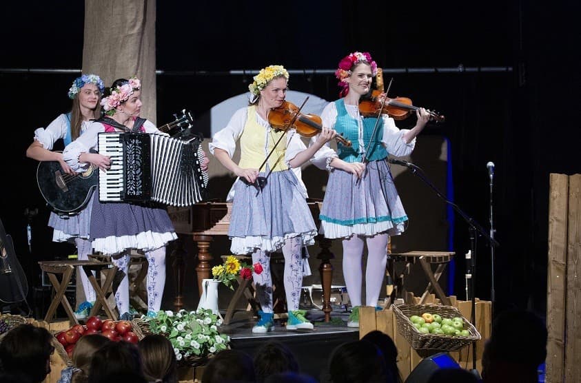 Folklórny cirkus Younák