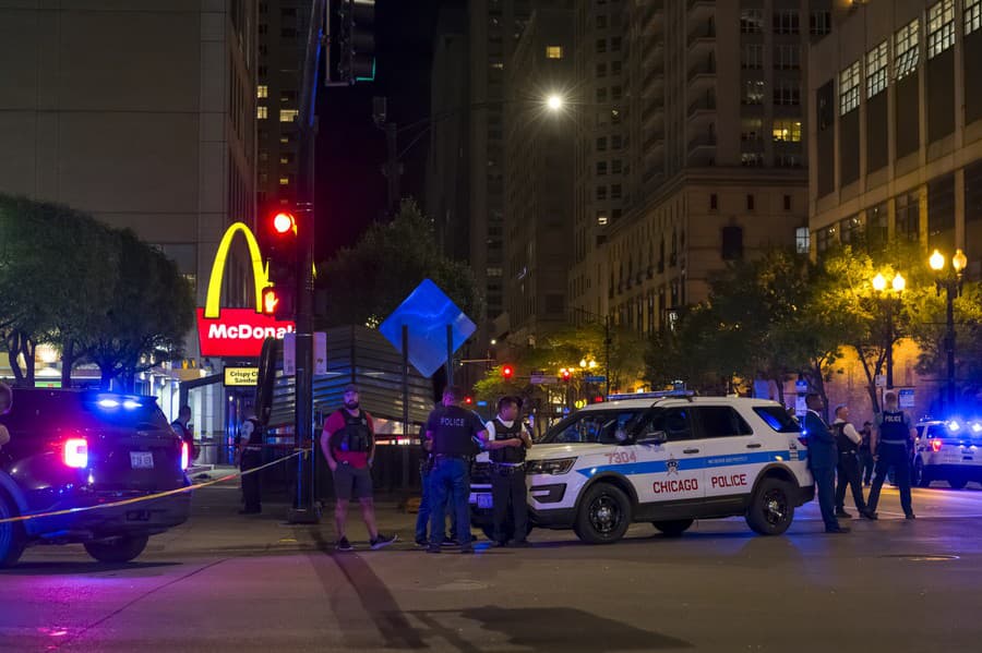 Pri streľbe v Chicagu zomreli dvaja ľudia
