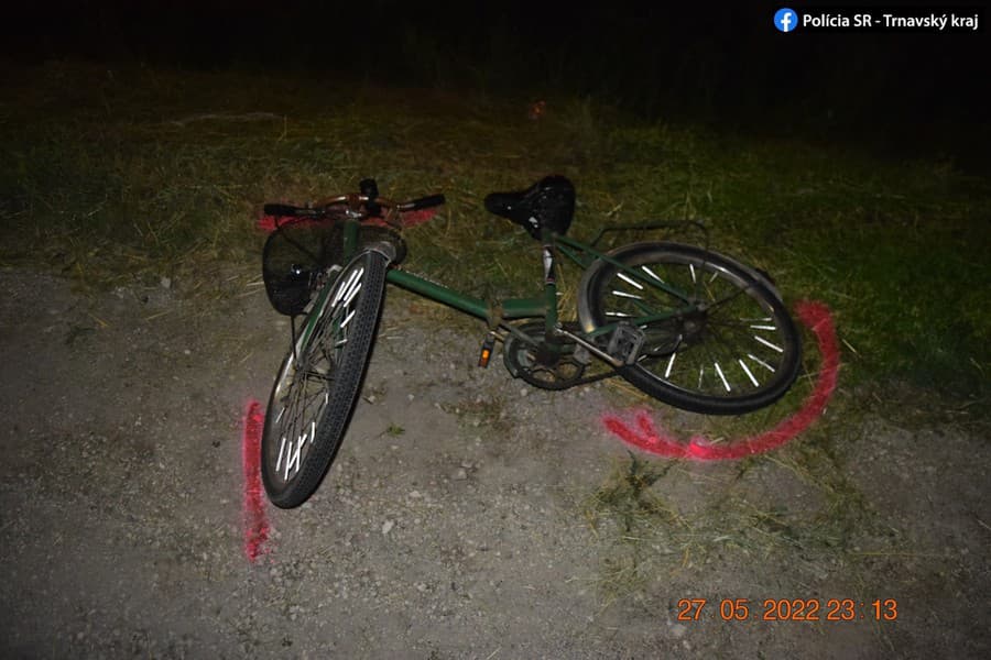 Vodič vo Vrbovom zrazil cyklistku a z miesta ušiel