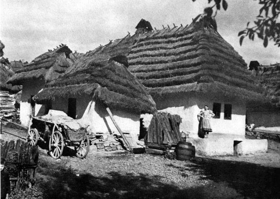 Typická drevenica v Breznici, okolo 1924