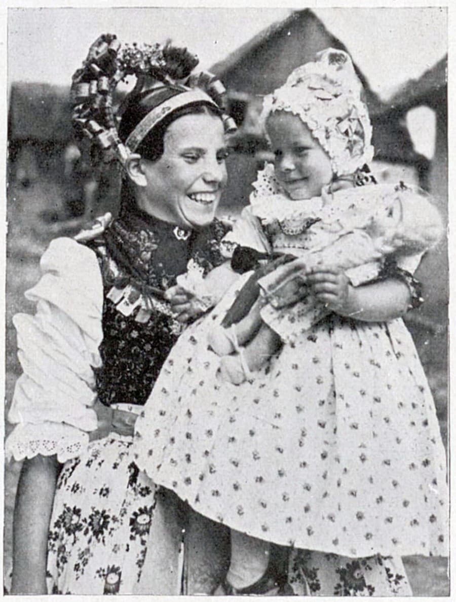 Batizovce, matka s dieťaťom, okolo, 1938