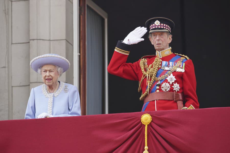 Kráľovná Alžbeta II. a Vojvoda z Kentu.