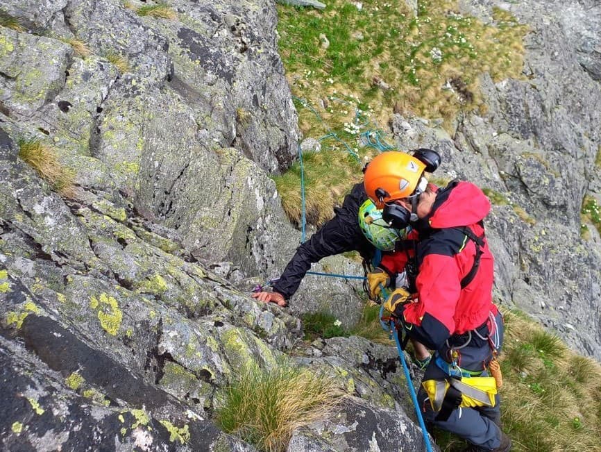 Turistovi aj horolezcovi po páde v Tatrách pomáhali i leteckí záchranári
