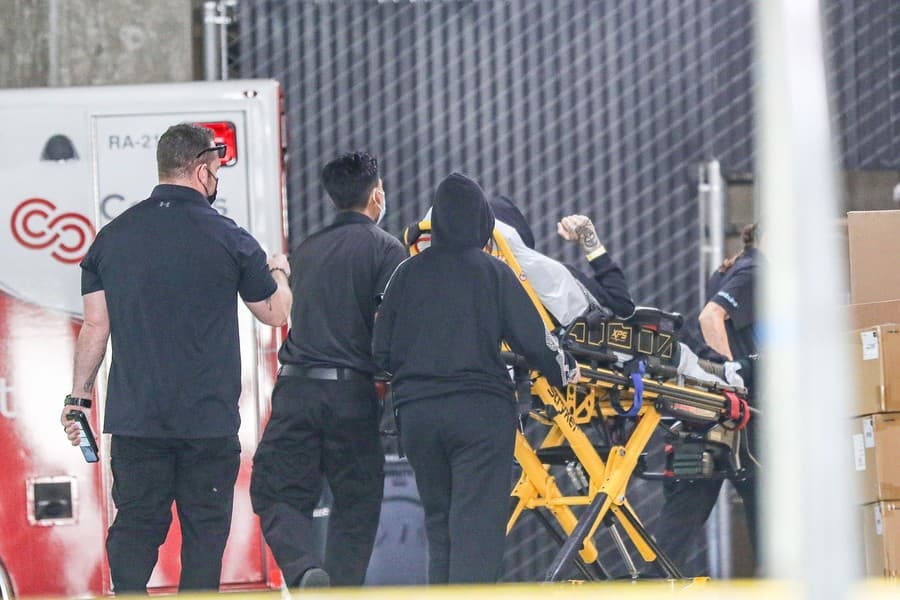  Manžela Kourtney Kardashian - Travisa Barkera museli bezodkladne hospitalizovať. 