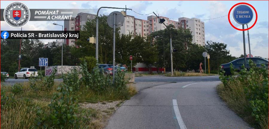 Cyklistka v Bratislave nezosadla z bicykla a spôsobila dopravnú nehodu