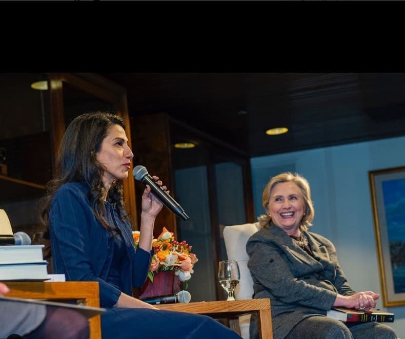 Huma Abedin je pravou rukou Hilary Clinton. 