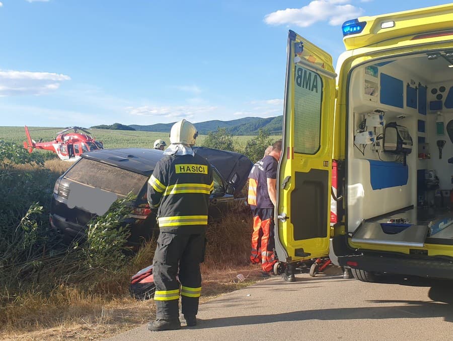  Životy dvoch hasičov si vyžiadala dopravná nehoda v katastri obce Sása.