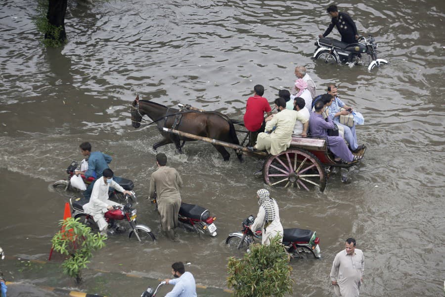 Pakistan naďalej sužujú monzúnové dažde.