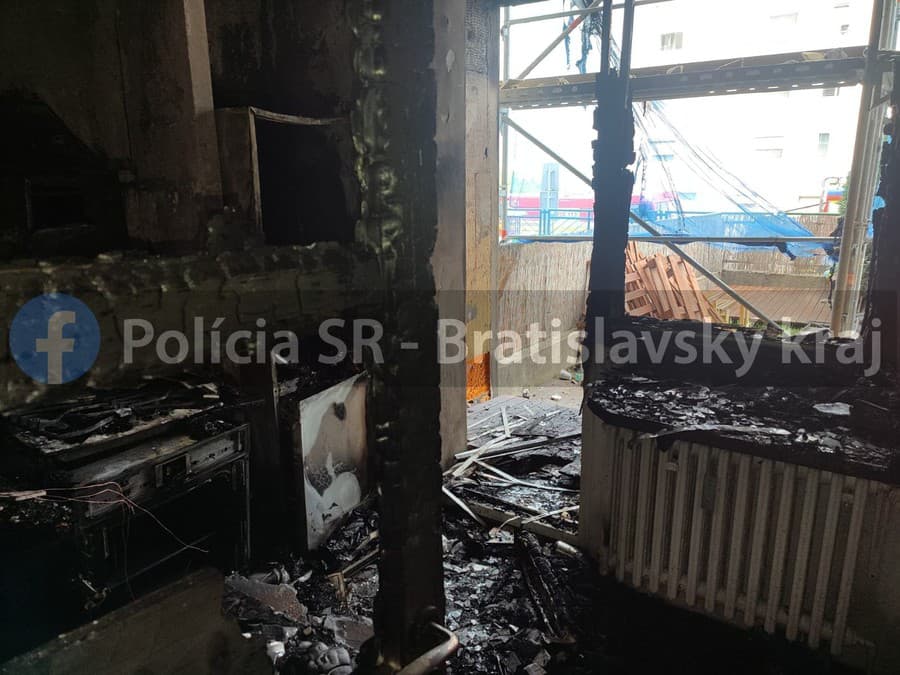 Požiar jedného z bytov na Ulici Jána Stanislava v štvrtom bratislavskom okrese.