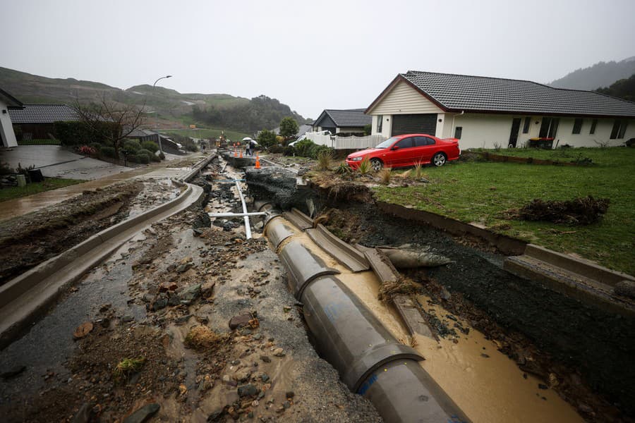 Niekoľko stoviek rodín z novozélandského Južného ostrova muselo v dôsledku záplav ujsť z domu.