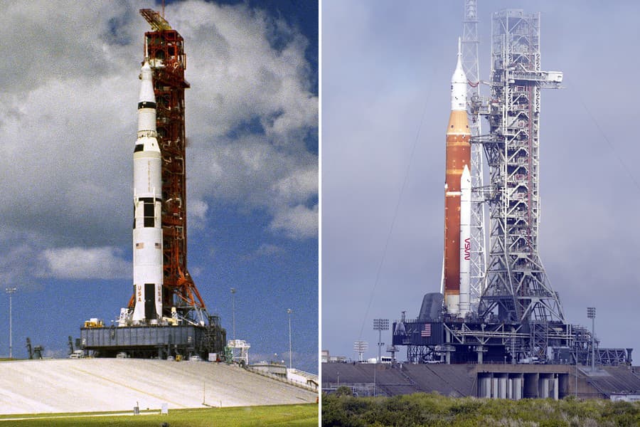Táto kombinácia fotografií zobrazuje raketu Saturn V s kozmickou loďou Apollo 12 na palube na štartovacej rampe v Kennedyho vesmírnom stredisku v roku 1969, vľavo. Vpravo je nová mesačná raketa NASA pre program Artemis s kozmickou loďou Orion na vrchole v Kennedyho vesmírnom stredisku na Cape Canaveral na Floride 18. marca 2022.