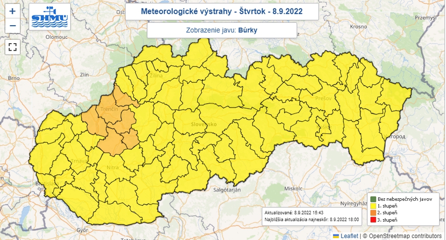 Na celom území hrozia búrky, v okolí Trenčína platí výstraha 2. stupňa