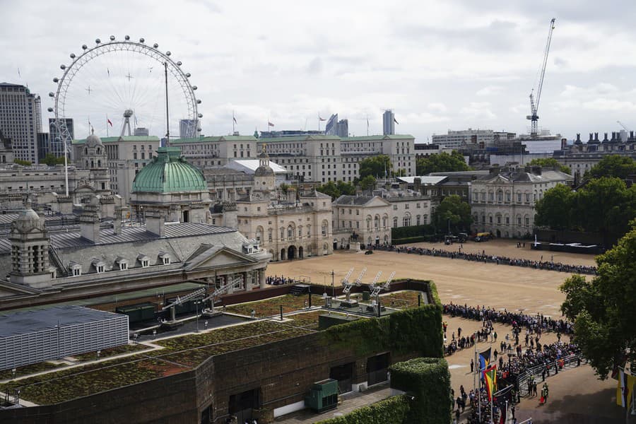 Londýn sa pripravuje na smútočný sprievod na počesť kráľovnej Alžbety II.