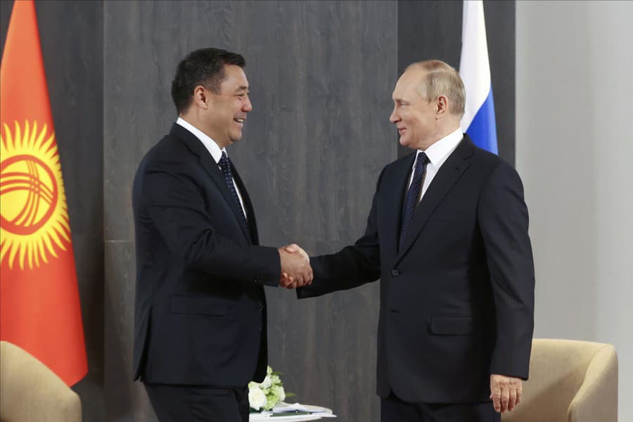 Vladimir Putin a prezident Kirgizska Sadyr Žaparov 