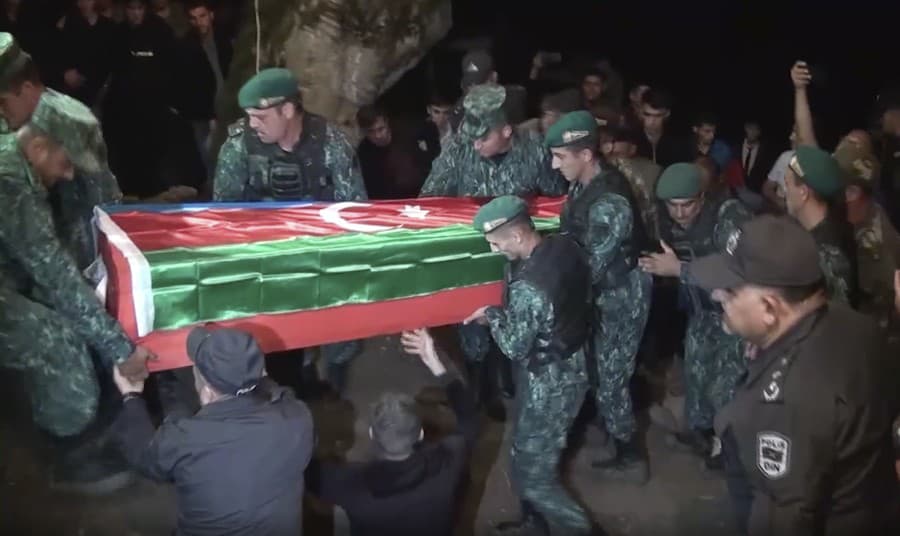 Pohreb azerbajdžanský padlých vojakov.