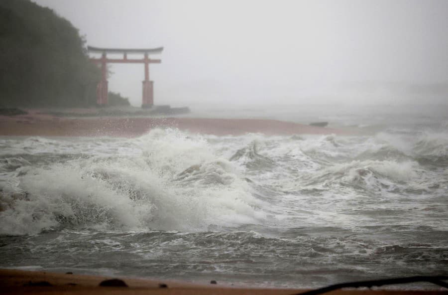 Japonsko sa pripravuje na silný tajfún