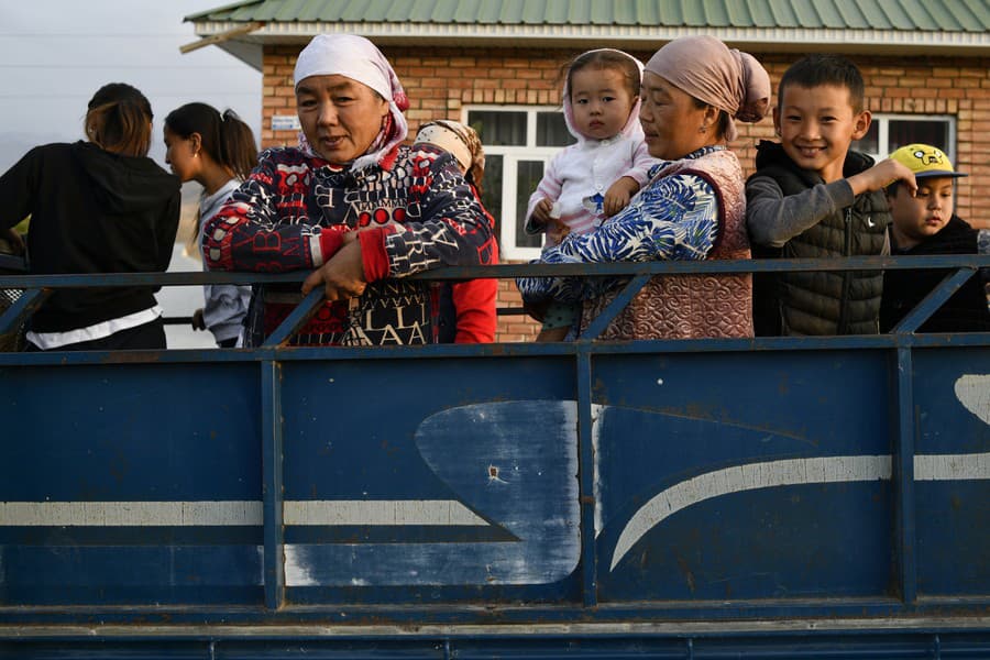 Utečenci na hraniciach medzi Kirgizskom a Tadžikistanom. 