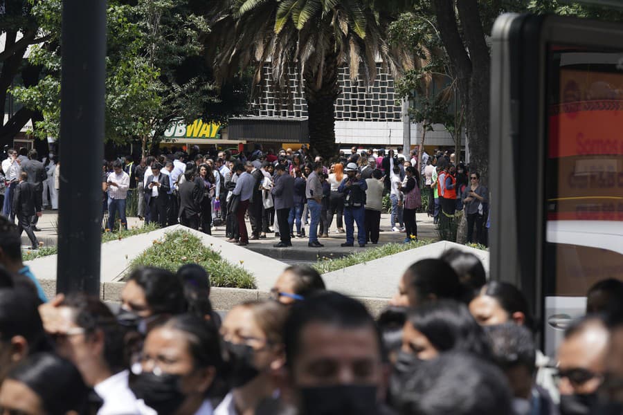 Mexiko zasiahlo silné zemetrasenie: