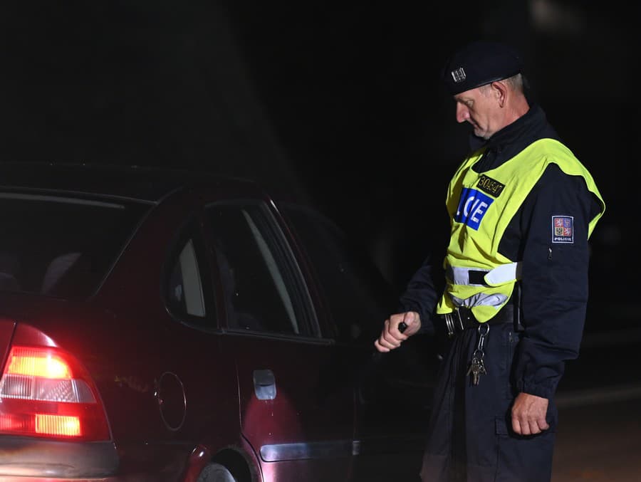 Česká polícia začala vykonávať