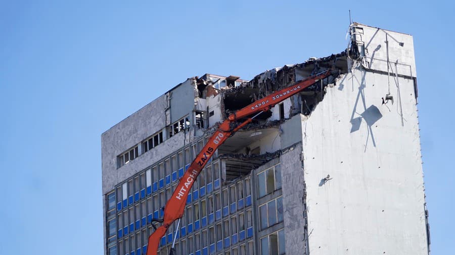 Búranie výškovej budovy Istropolisu