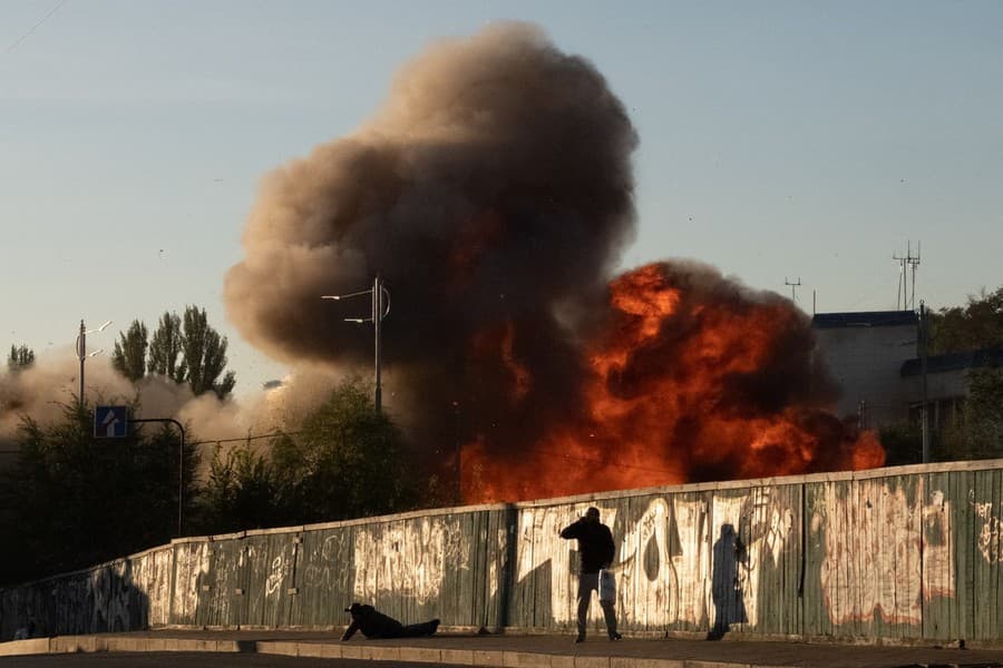 Kyjevom otriasli masívne výbuchy: