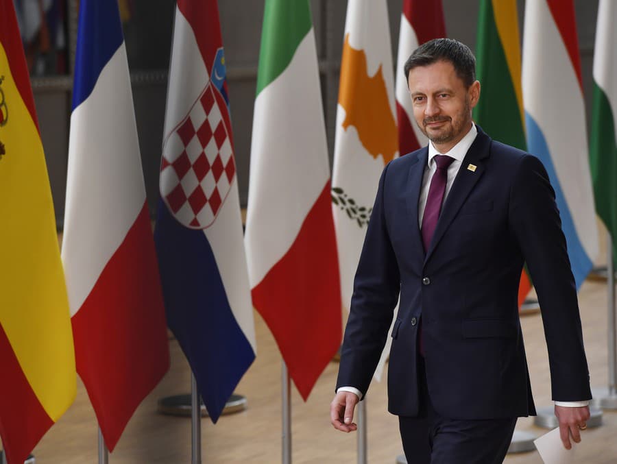 Eduard Heger prichádza na dvojdňový mimoriadny summit prezidentov a premiérov krajín Európskej únie