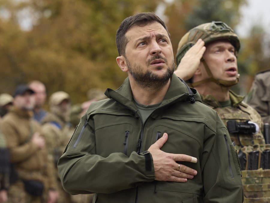 Volodymyr Zelenskyj s ukrajinskými vojakmi