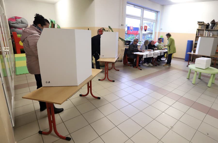 Referendum a voľby v Sliači