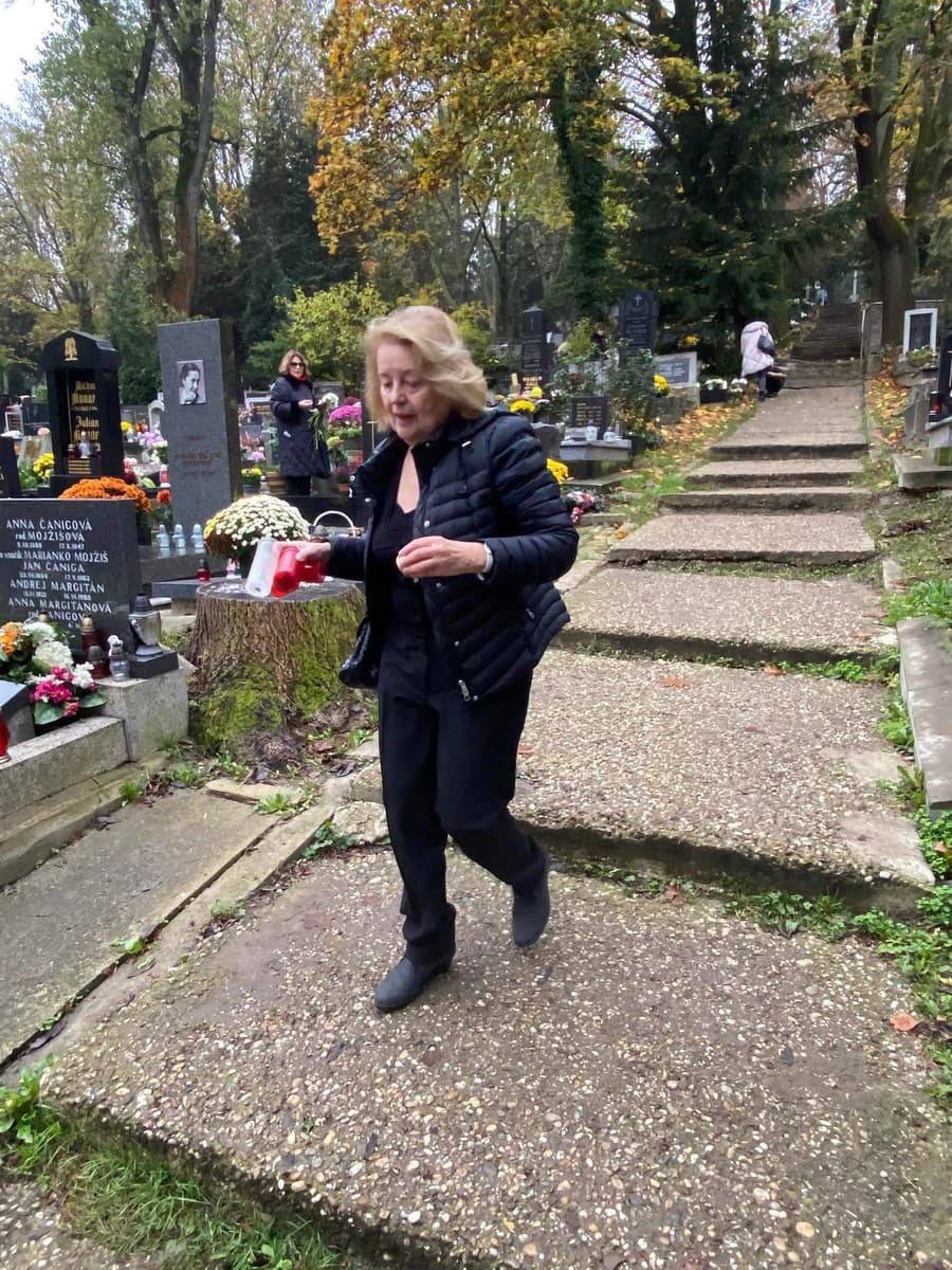 Magda Vášáryová si prišla uctiť svojho zosnulého manžela Milana Lasicu
