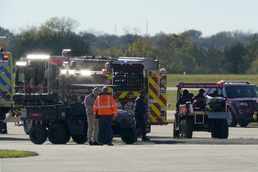 Záchranné zložky pri zrážke lietadiel v Dallase